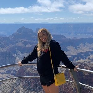 Meet your Posher, Nicole